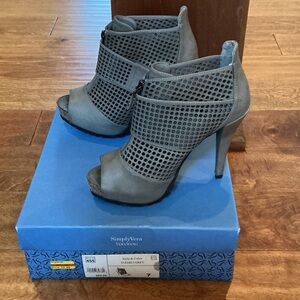 Simply Vera Vera Wang Mesh Gray Heels